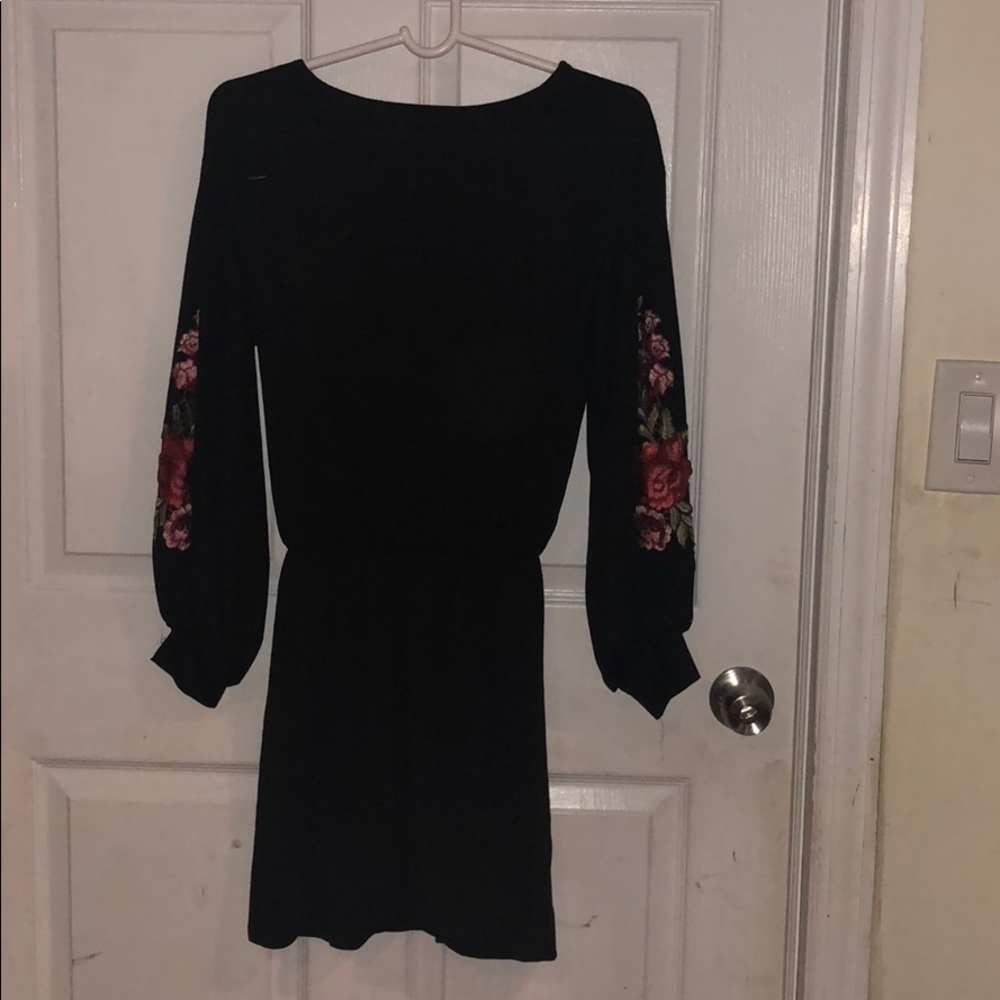 New Black flower embroidered rose short dress